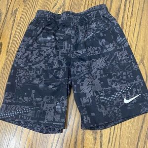 Boys size 6 Nike black/gray shorts.